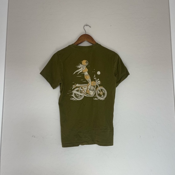 Tops - Green Short Sleeve Tee with Vintage Graphic